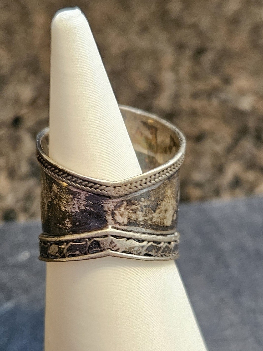 Vintage Designer Bali Silver-Tone Garnet Cigar Band Ring. Size 6 - Picture 4 of 4